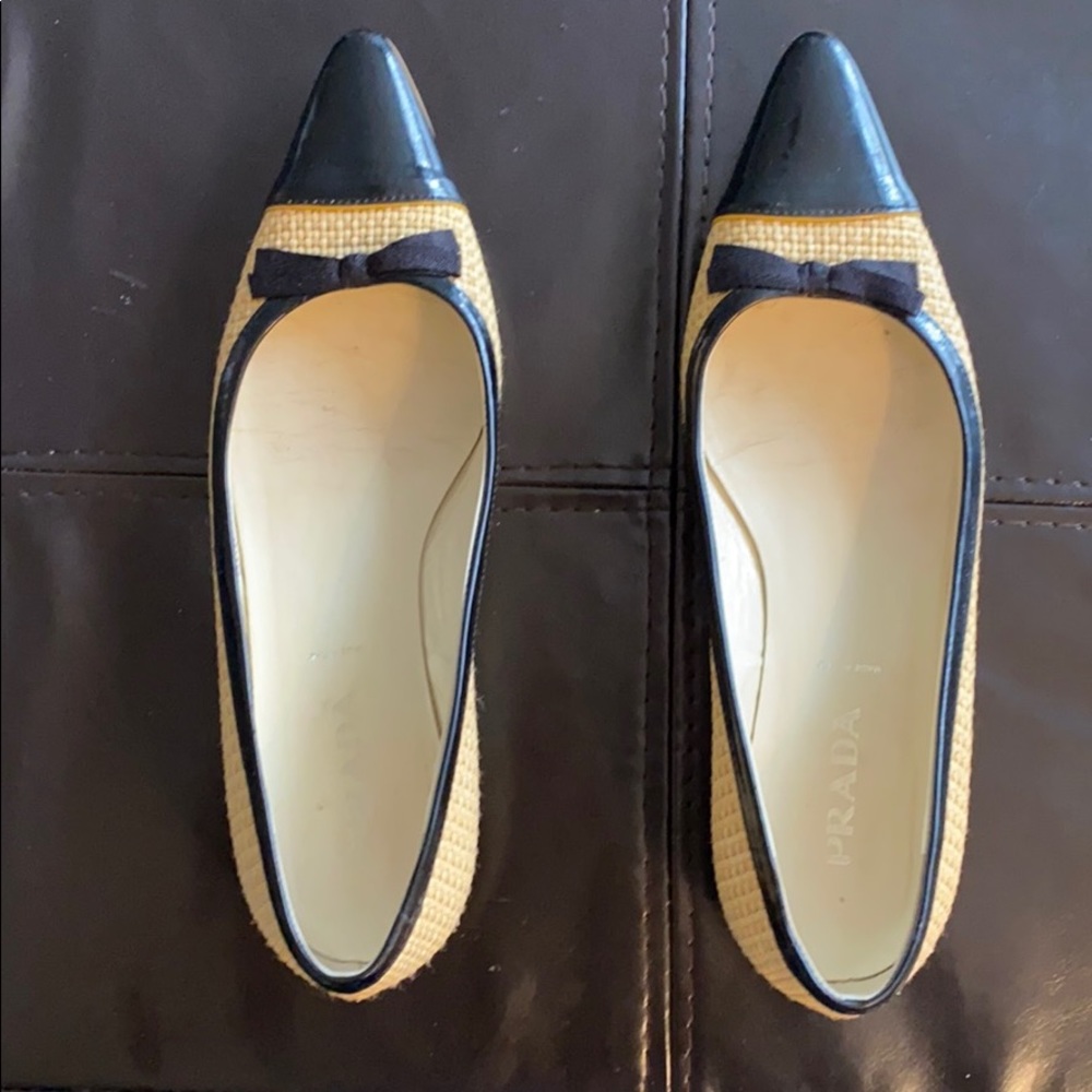 Prada Pointed Toe Bow-tie flats. Size 37.